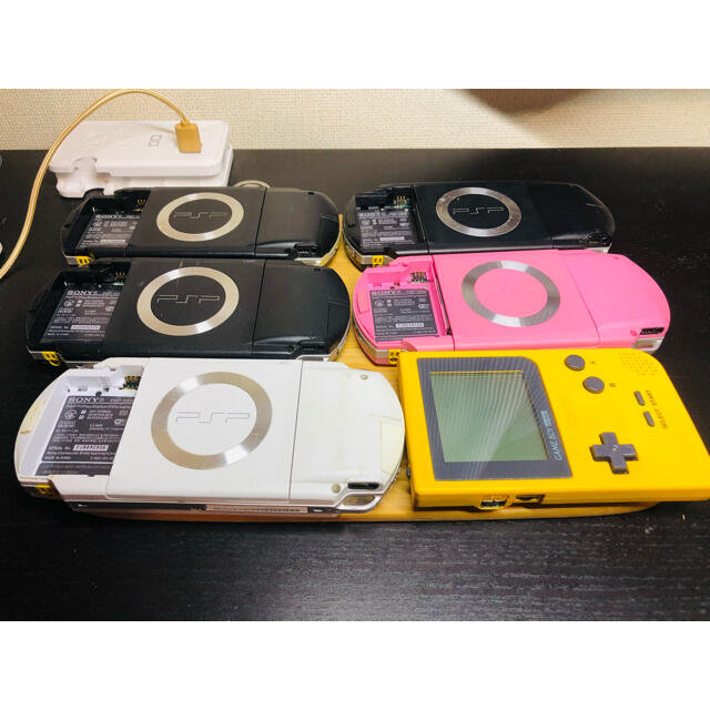 PlayStation Portable(プレイステーションポータブル)のpsp 1000 ジャンク　5台　おまけ付き エンタメ/ホビーのゲームソフト/ゲーム機本体(携帯用ゲーム機本体)の商品写真