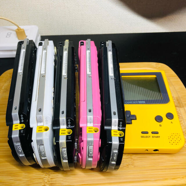 PlayStation Portable(プレイステーションポータブル)のpsp 1000 ジャンク　5台　おまけ付き エンタメ/ホビーのゲームソフト/ゲーム機本体(携帯用ゲーム機本体)の商品写真