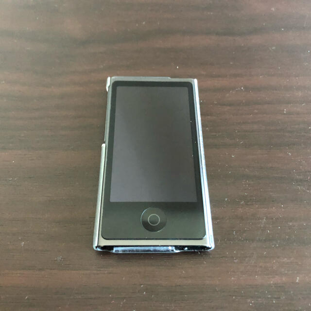 Apple(アップル)のiPod nano 黒 スマホ/家電/カメラのスマートフォン/携帯電話(その他)の商品写真