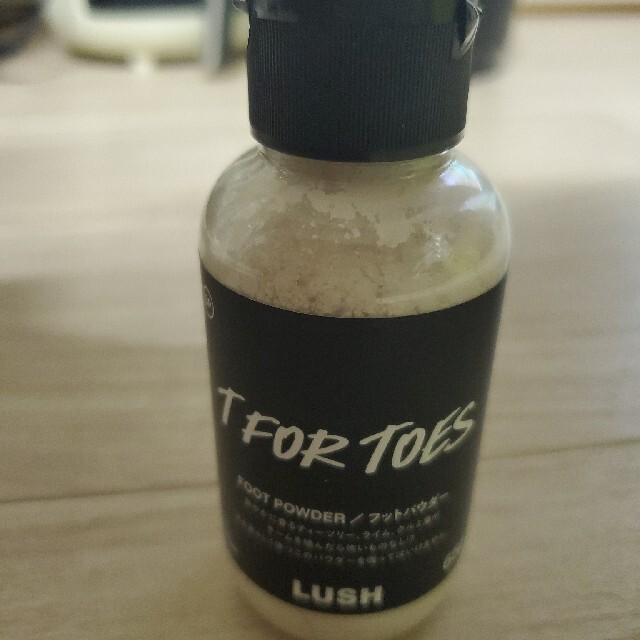 LUSH(ラッシュ)のT FOR TOES 素足のTブレイク（パパの足） コスメ/美容のボディケア(フットケア)の商品写真