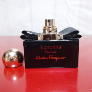 サルヴァトーレフェラガモ(Salvatore Ferragamo)のシニョリーナ　ミステリオーサ　オーデパルファム　30ml(香水(女性用))