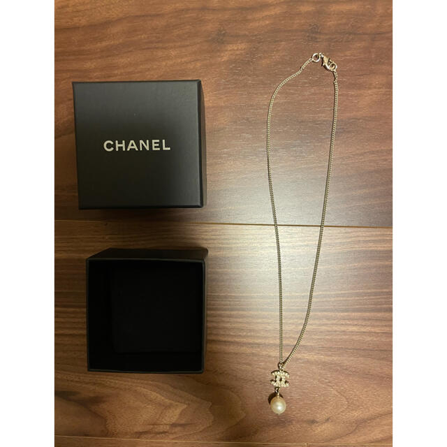 CHANELのパール付きネックレス