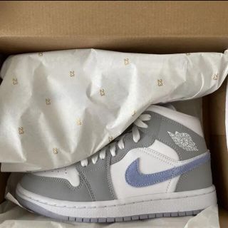 ナイキ(NIKE)のNIKE WMNS AIR JORDAN 1 MID "WOLF GREY" (スニーカー)