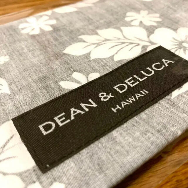 DEAN & DELUCA(ディーンアンドデルーカ)の【JASMINE様専用】dean＆deluca  マスクケース　グレー　 コスメ/美容のメイク道具/ケアグッズ(ボトル・ケース・携帯小物)の商品写真