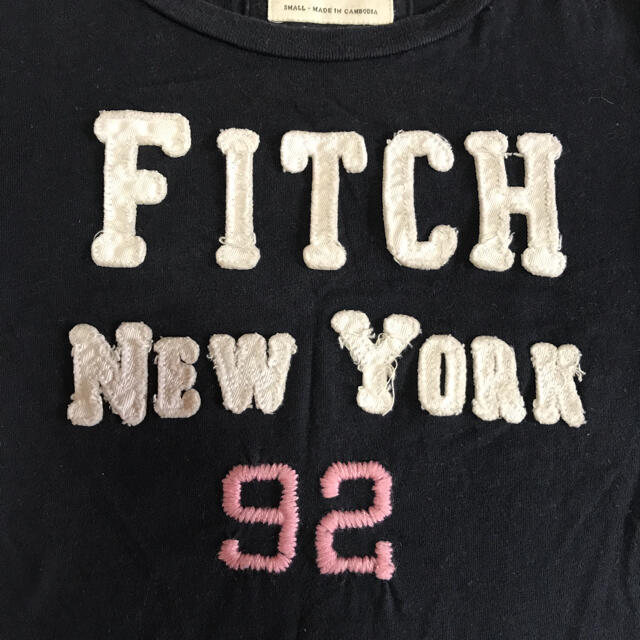 Abercrombie&Fitch(アバクロンビーアンドフィッチ)のアバクロ ロゴ入りTシャツ  ネイビー　Abercrombie&Fitch レディースのトップス(Tシャツ(半袖/袖なし))の商品写真