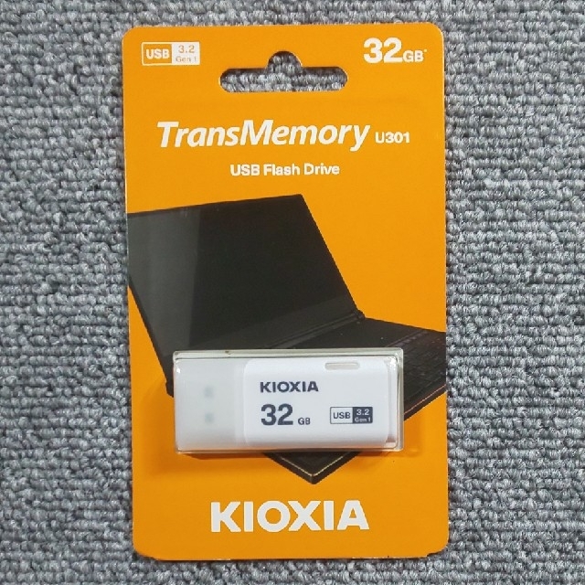 東芝(トウシバ)のKIOXIA USBメモリ 32GB スマホ/家電/カメラのPC/タブレット(PC周辺機器)の商品写真