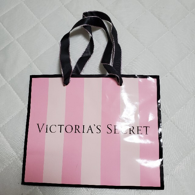 Victoria's Secret(ヴィクトリアズシークレット)のビクトリアシークレット　紙袋 エンタメ/ホビーのコレクション(印刷物)の商品写真