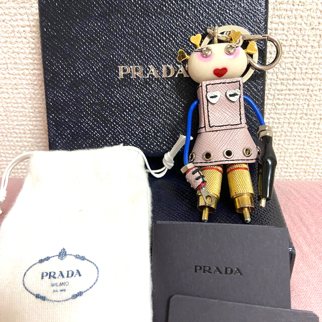 PRADA(プラダ)のPRADAロボットチャーム　プラダ　ロボットキーホルダー レディースのファッション小物(キーホルダー)の商品写真