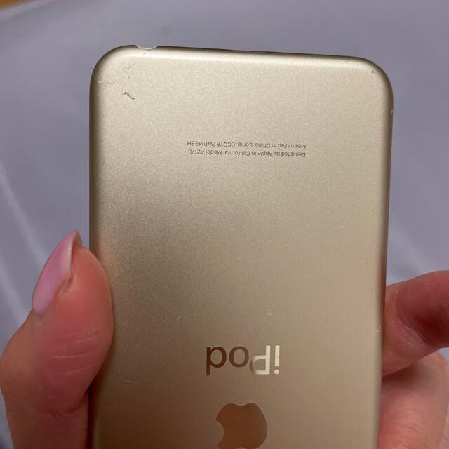 iPod touch(アイポッドタッチ)のiPod touch 第７世代 128GB 中古 ゴールド 子キズあり スマホ/家電/カメラのオーディオ機器(ポータブルプレーヤー)の商品写真