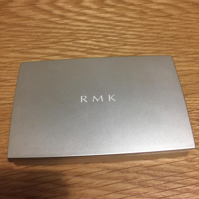 RMK(アールエムケー)のRMK エアリーパウダーファンデーション 102 コスメ/美容のベースメイク/化粧品(ファンデーション)の商品写真