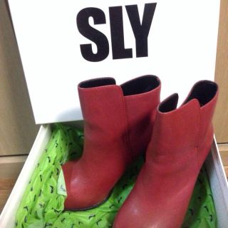 スライ(SLY)の美品☆SLY人気の赤のブーツ(ブーツ)