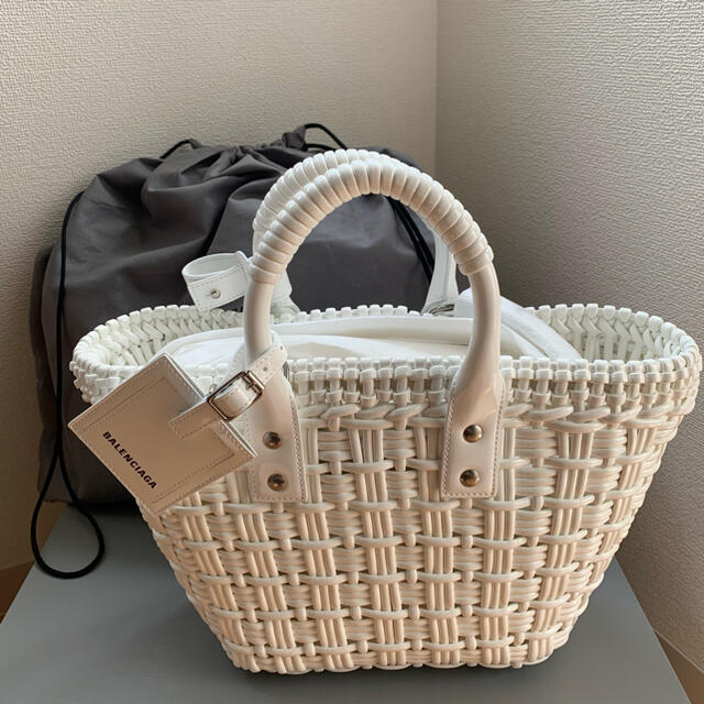 新品未使用 バレンシアガ BISTRO かごバッグ XS | フリマアプリ ラクマ