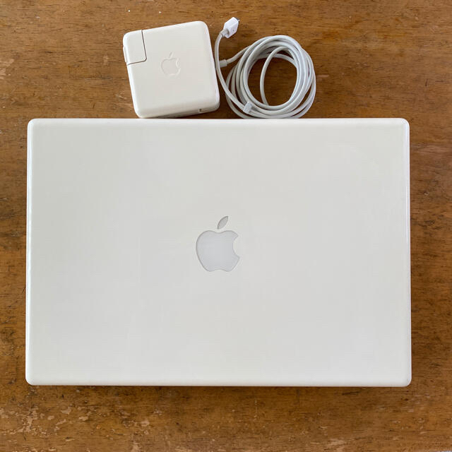 Apple - MacBook白ホワイト13inch ジャンク品 ACアダプターと Apple - MacBook白ホワイト13inch ジャンク品 ACアダプターと