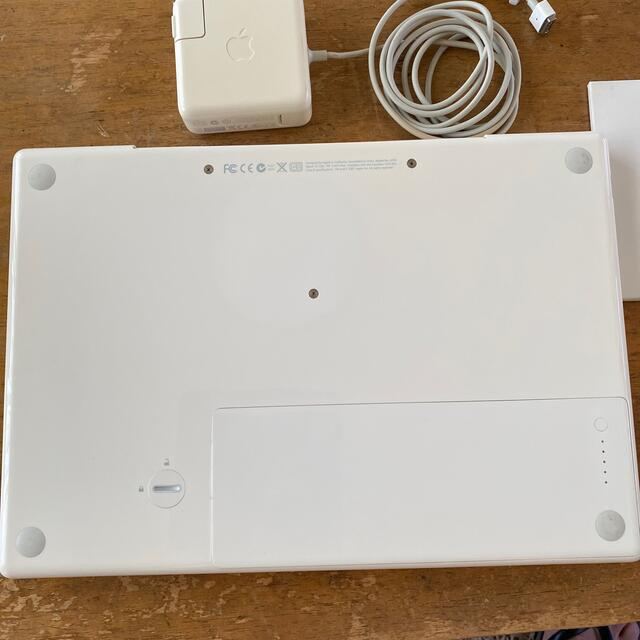 Apple - MacBook白ホワイト13inch ジャンク品 ACアダプターと Apple - MacBook白ホワイト13inch ジャンク品 ACアダプターと