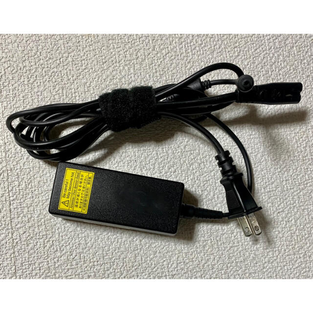 東芝(トウシバ)の❤送料込み☆中古純正TOSHIBAのACアダプター19V 1.58A スマホ/家電/カメラのPC/タブレット(PC周辺機器)の商品写真