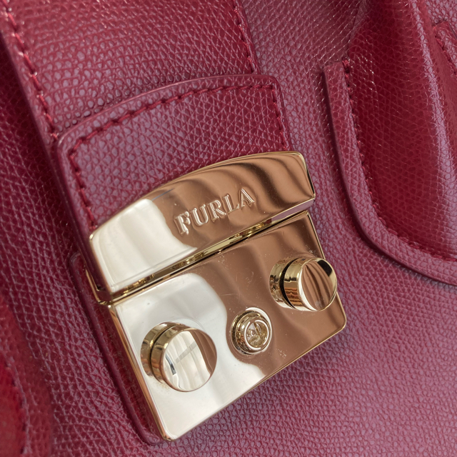 Furla(フルラ)の【新品】FURLA バッグ　赤 レディースのバッグ(ショルダーバッグ)の商品写真