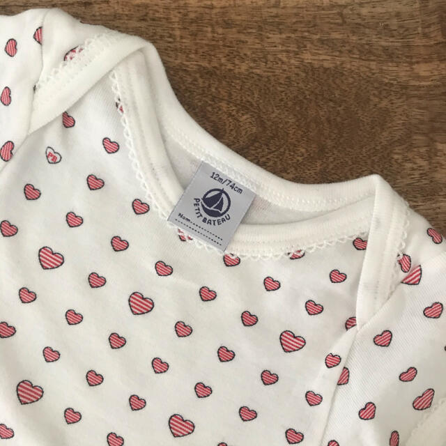 PETIT BATEAU(プチバトー)のPETIT BATEAU 半袖ボディ キッズ/ベビー/マタニティのベビー服(~85cm)(ロンパース)の商品写真