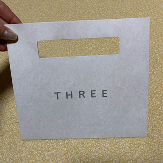 スリー(THREE)のTHREE スリー　紙袋　×3 （1枚から販売）(ショップ袋)