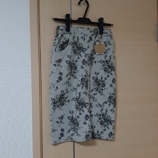 新品　未使用　ズーイ　ZOOI&CO Sサイズ　タイトスカート　花柄　ベージュ(ひざ丈スカート)