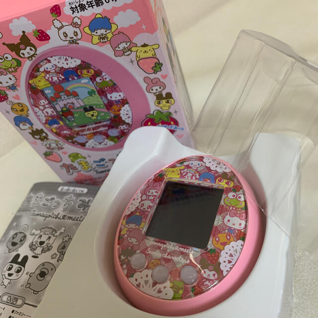 BANDAI(バンダイ)のたまごっちみーつ サンリオ ピンク エンタメ/ホビーのゲームソフト/ゲーム機本体(携帯用ゲーム機本体)の商品写真