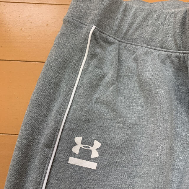 UNDER ARMOUR(アンダーアーマー)のアンダーアーマー　スウェット　☆ Mサイズ レディースのパンツ(その他)の商品写真