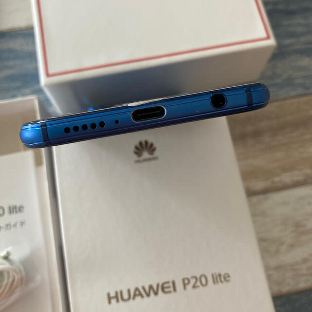 HUAWEI(ファーウェイ)のHUAWEI P20 lite 付属品付き　32G スマホ/家電/カメラのスマートフォン/携帯電話(スマートフォン本体)の商品写真