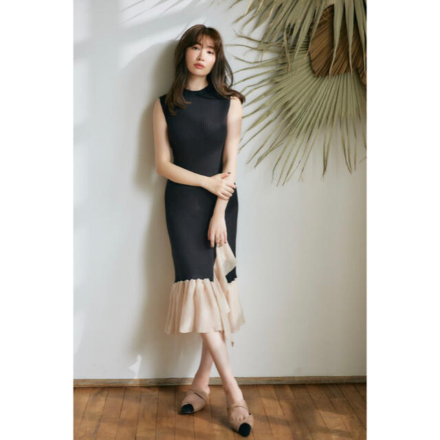 ロングワンピース/マキシワンピースherlipto ruffled tow-tone knit dress