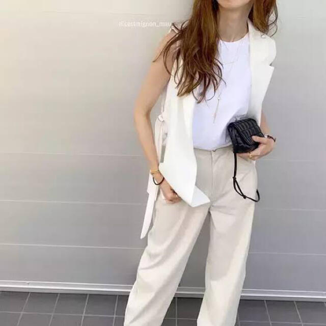 ZARA - ZARA サイドスリットベスト ホワイトの通販 by ゆん's shop
