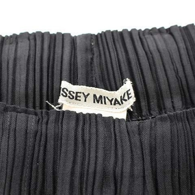 ISSEY MIYAKE(イッセイミヤケ)のイッセイミヤケ プリーツテーパードパンツ イージー S 黒 ブラック レディースのパンツ(その他)の商品写真