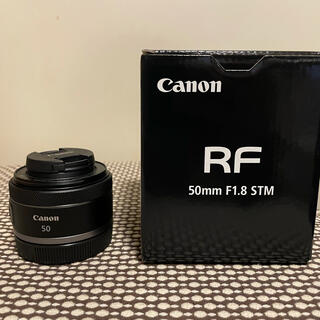 キヤノン(Canon)のRF50mm F1.8 STM ほぼ新品　フィルター付き(レンズ(単焦点))