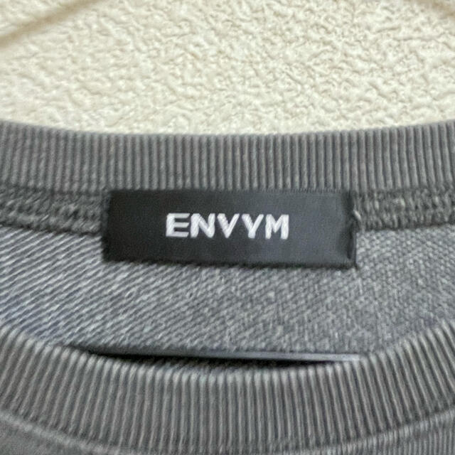 ENVYM(アンビー)のポイントロゴルーズＴｅｅ　アンビー レディースのトップス(Tシャツ(半袖/袖なし))の商品写真