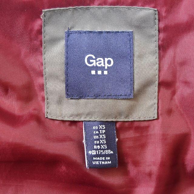 GAP(ギャップ)の【Gap】 美品 ギャップ 中綿ベスト 無地グレー サイズXS メンズのトップス(ベスト)の商品写真