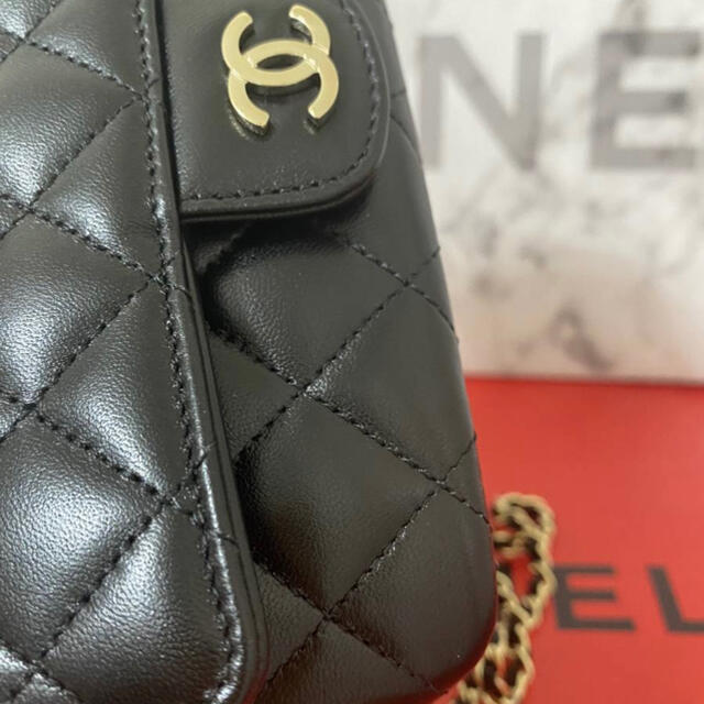 CHANEL(シャネル)の正規品ポシェ新品未使用ラムスキンマトラッセミニポシェット レディースのバッグ(ショルダーバッグ)の商品写真