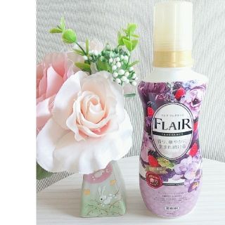 カオウ(花王)のフレアフレグランス柔軟剤✨ドレッシーベリーの香り✨570ml 32個✨(洗剤/柔軟剤)