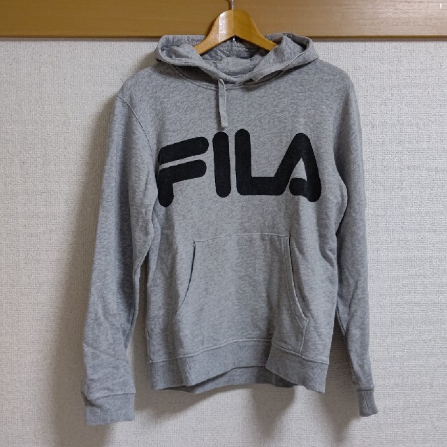 FILA(フィラ)の（古着）FILA　フィラ　パーカー　スウェット　Sサイズ メンズのトップス(スウェット)の商品写真