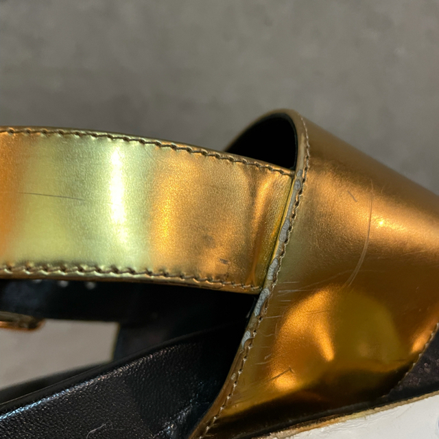 Marni(マルニ)のMARNI ゴールドストラップサンダル レディースの靴/シューズ(サンダル)の商品写真