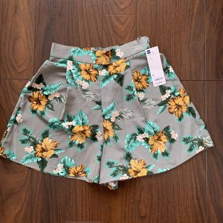 ジーユー(GU)の花柄 ショートパンツ キュロット(ショートパンツ)