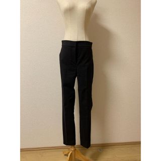 ザラ(ZARA)のZARA 黒パンツ　シンプル　(クロップドパンツ)