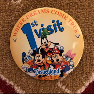 ディズニー(Disney)の【Disney】Disneyland 1st visit 缶バッジ(バッジ/ピンバッジ)