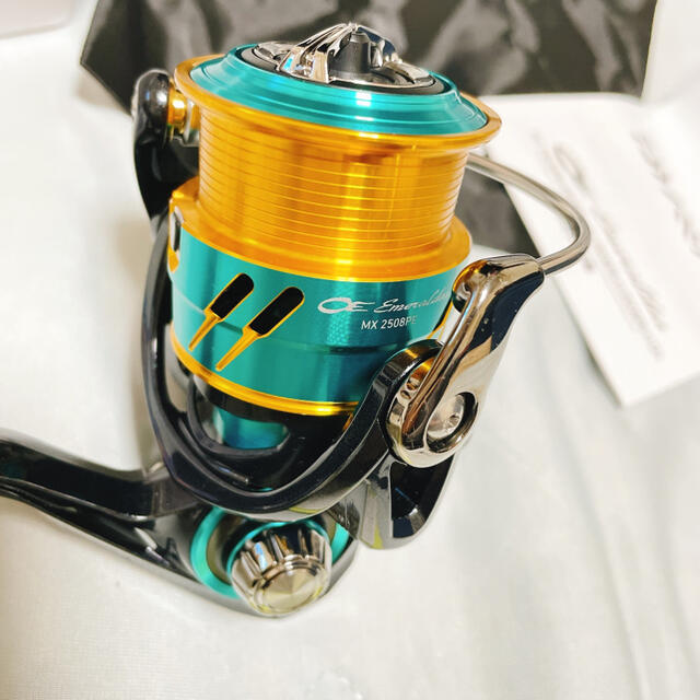 DAIWA(ダイワ)のダイワ　エメラルダスMX2508PE スポーツ/アウトドアのフィッシング(リール)の商品写真