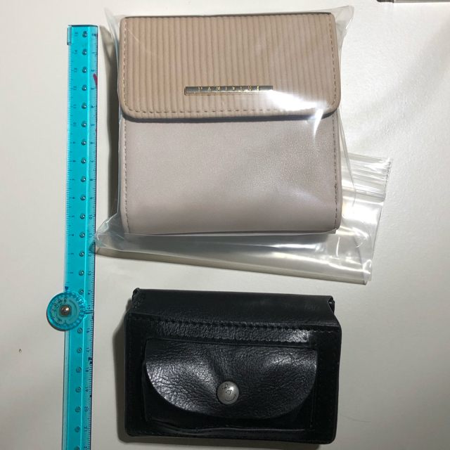 FELISSIMO(フェリシモ)のラミプリュス　型押しプリーツ 大人の賢い　7つ星二つ折り財布の会 レディースのファッション小物(財布)の商品写真