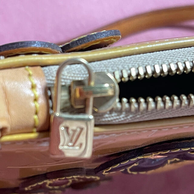 LOUIS VUITTON(ルイヴィトン)のLOUIS VUITTON フラワーレキシントンアクセサリーバック レディースのバッグ(ハンドバッグ)の商品写真