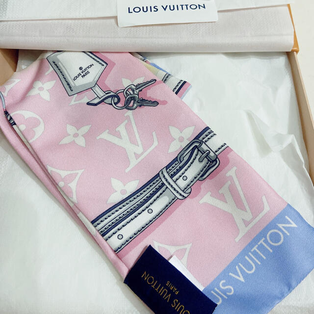 LOUIS VUITTON(ルイヴィトン)のルイヴィトン　バンドー・コンフィデンシャルLVエスカル　ピンク レディースのファッション小物(バンダナ/スカーフ)の商品写真