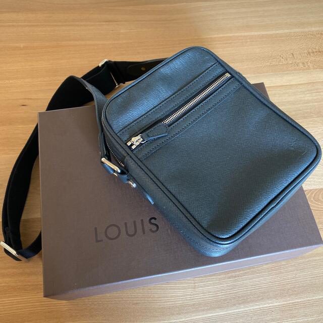 LOUIS VUITTON(ルイヴィトン)の専用　　ルイヴィトン　タイガ　 メンズのバッグ(ショルダーバッグ)の商品写真