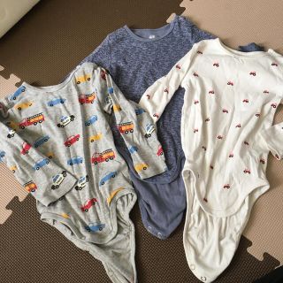 エイチアンドエム(H&M)の長袖ロンパース　3枚　１２-18m(ロンパース)