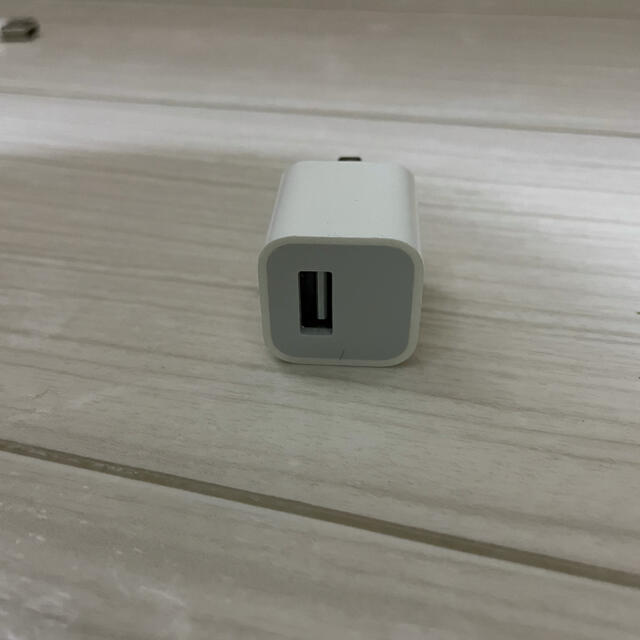 Apple(アップル)の純正 Apple iPhone USB 電源アダプタ スマホ/家電/カメラの生活家電(変圧器/アダプター)の商品写真