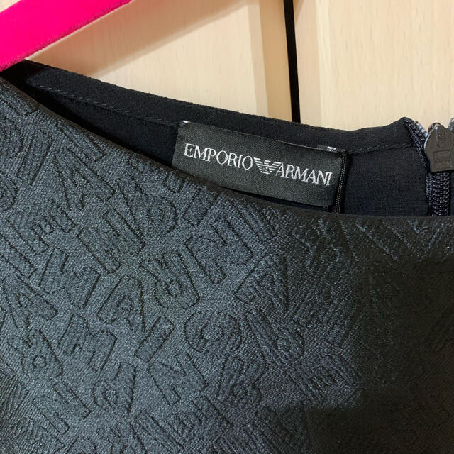 Emporio Armani(エンポリオアルマーニ)の【新品未使用】EMPORIO ARMANI ノースリーブ プルオーバー ブラック レディースのトップス(シャツ/ブラウス(半袖/袖なし))の商品写真