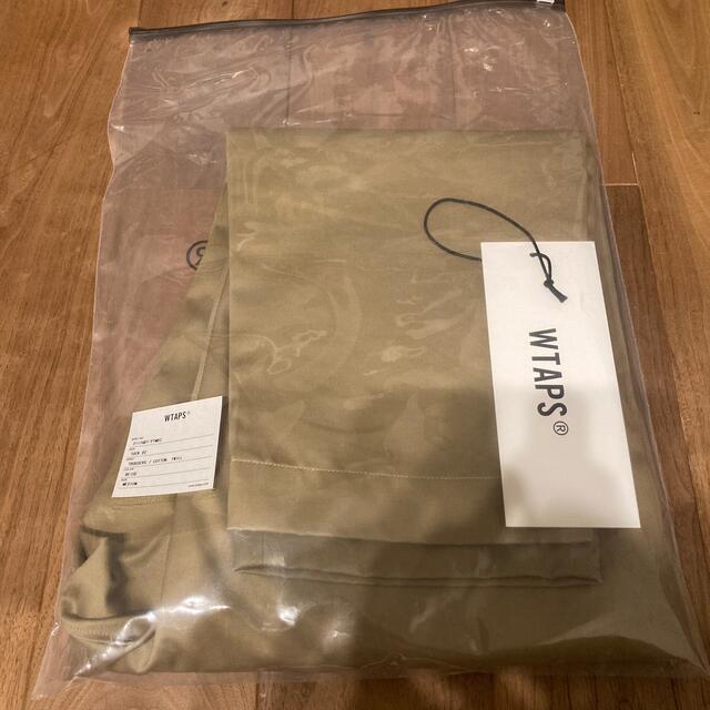 W)taps(ダブルタップス)のWTAPS TUCK 02 TROUSERS Mサイズ BEIGE メンズのパンツ(ワークパンツ/カーゴパンツ)の商品写真