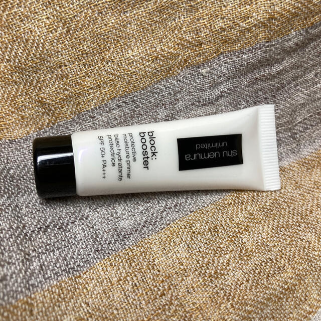 shu uemura(シュウウエムラ)のアンリミテッド　ブロックブースター　アンズベージュ コスメ/美容のベースメイク/化粧品(化粧下地)の商品写真