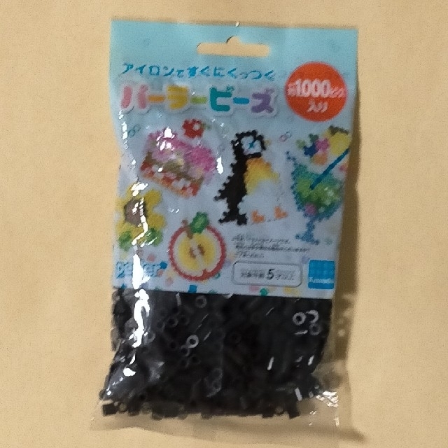 Kawada(カワダ)のアイロンビーズ(パーラービーズ)  黒色 未開封品 ハンドメイドの素材/材料(各種パーツ)の商品写真